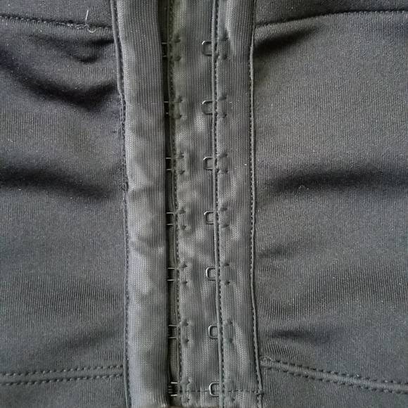 Sirens - Lace, padded, corset style crop - Picture 3 of 3